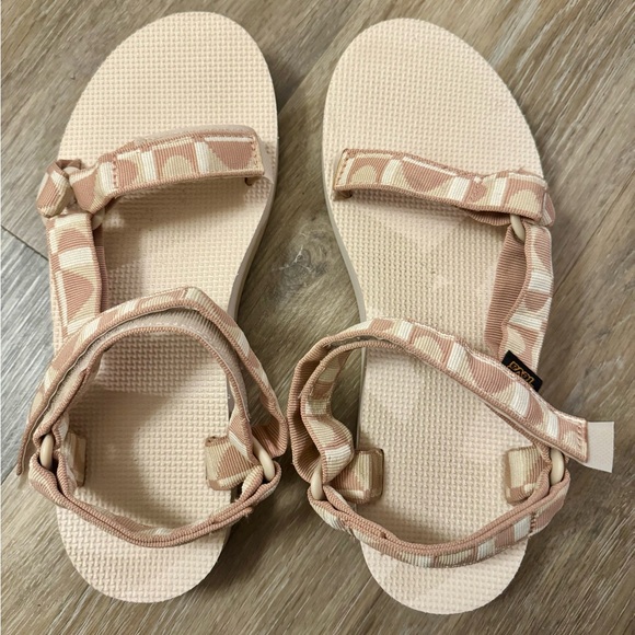 Teva Women's Cream Sandals Size 11 - Picture 1 of 4